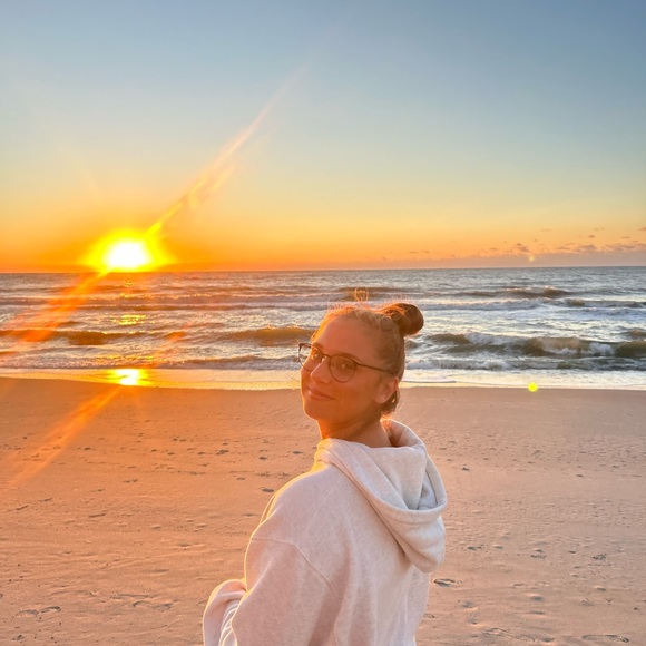 Meet your Posher, Caroline - Picture 1 of 1